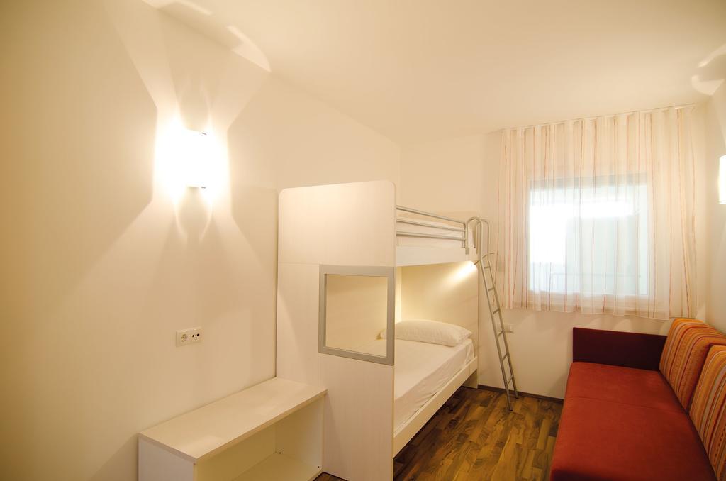 Garni Hotel Peterlinhof Caldaro Oda fotoğraf