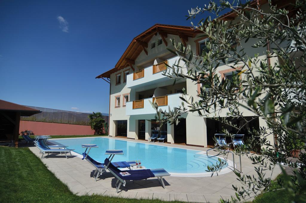 Garni Hotel Peterlinhof Caldaro Dış mekan fotoğraf