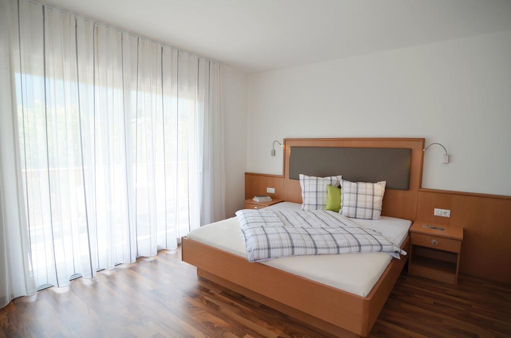 Garni Hotel Peterlinhof Caldaro Oda fotoğraf