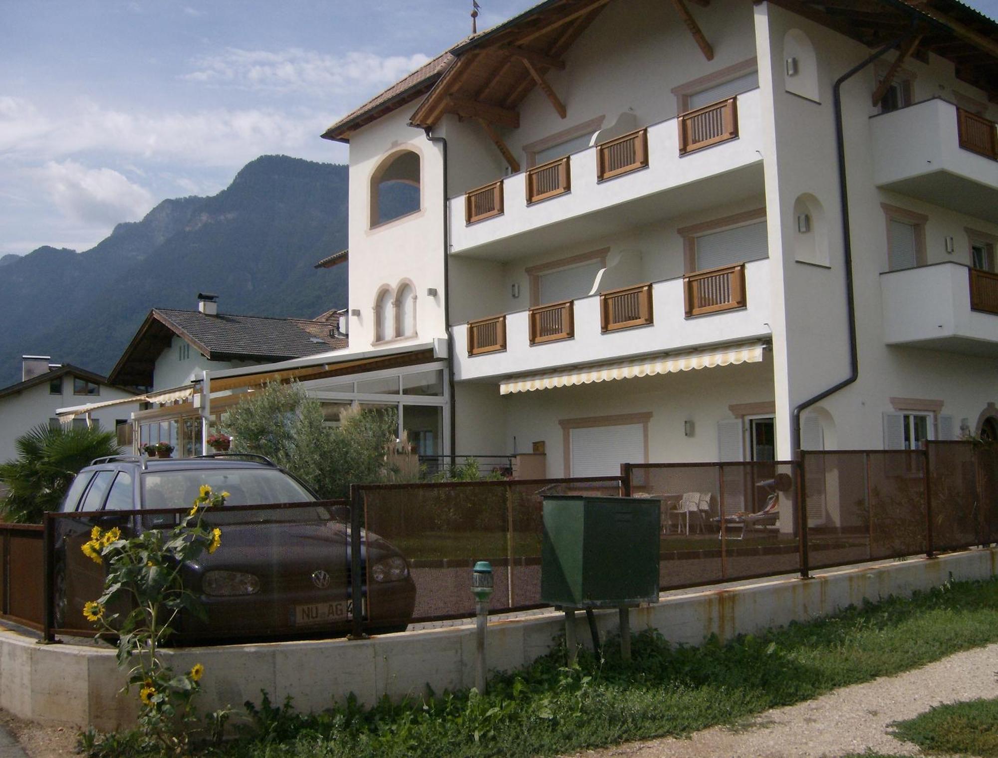 Garni Hotel Peterlinhof Caldaro Dış mekan fotoğraf