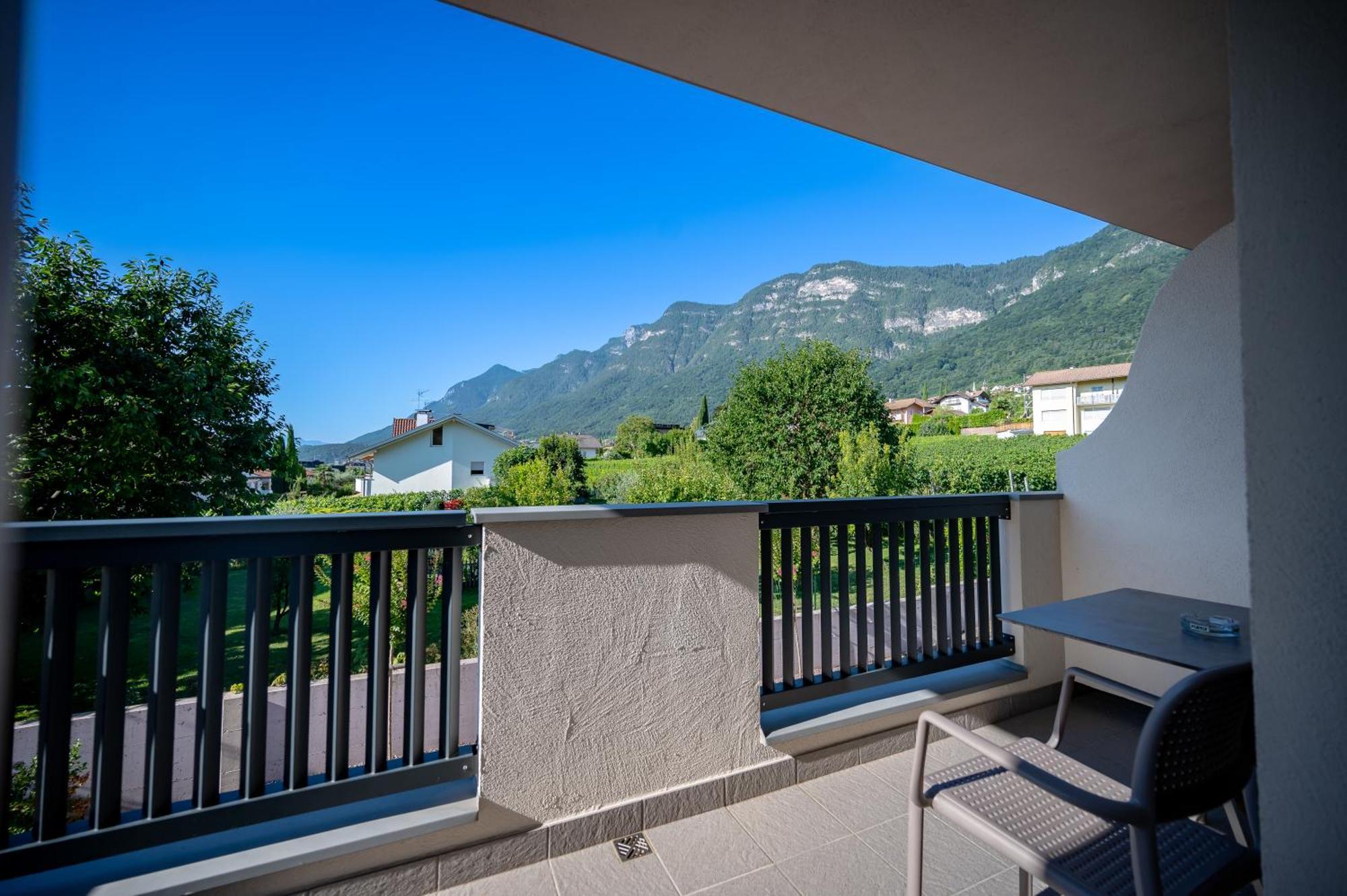 Garni Hotel Peterlinhof Caldaro Dış mekan fotoğraf