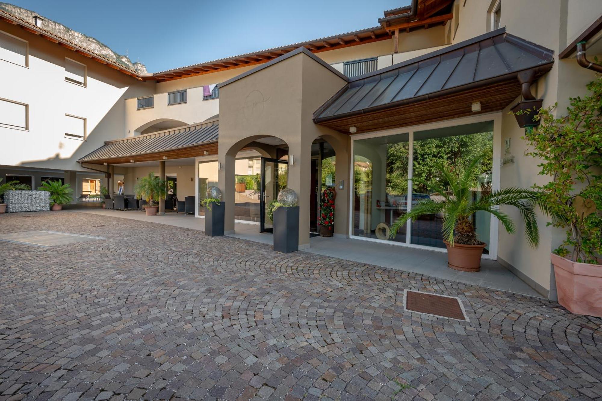 Garni Hotel Peterlinhof Caldaro Dış mekan fotoğraf